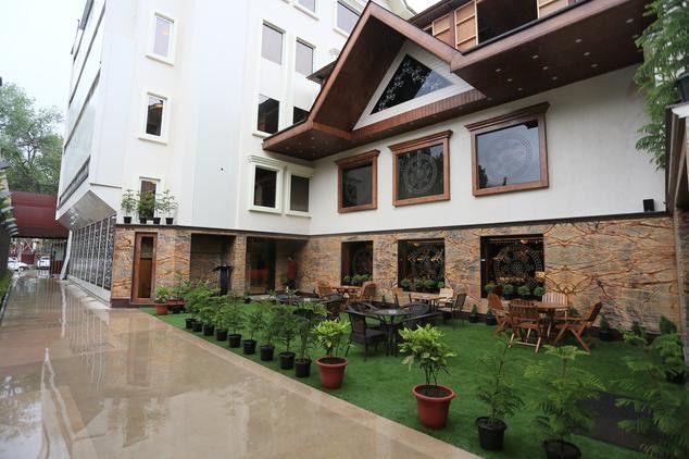 Hotel Ch2 Srīnagar Exterior foto